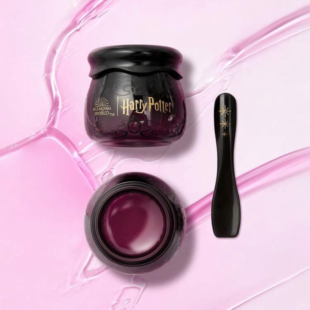 $50 FULL HARRY POTTER MAKEUP SET. NEW. $50 WHEN BUNDLED - Picture 5 of 15